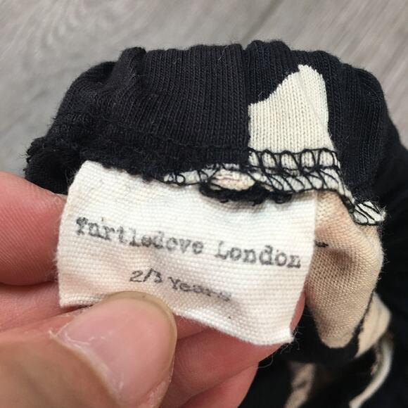 turtledove london Black White rabbit  Cat Dog Print Dungarees 2/3 Years - Picture 3 of 11